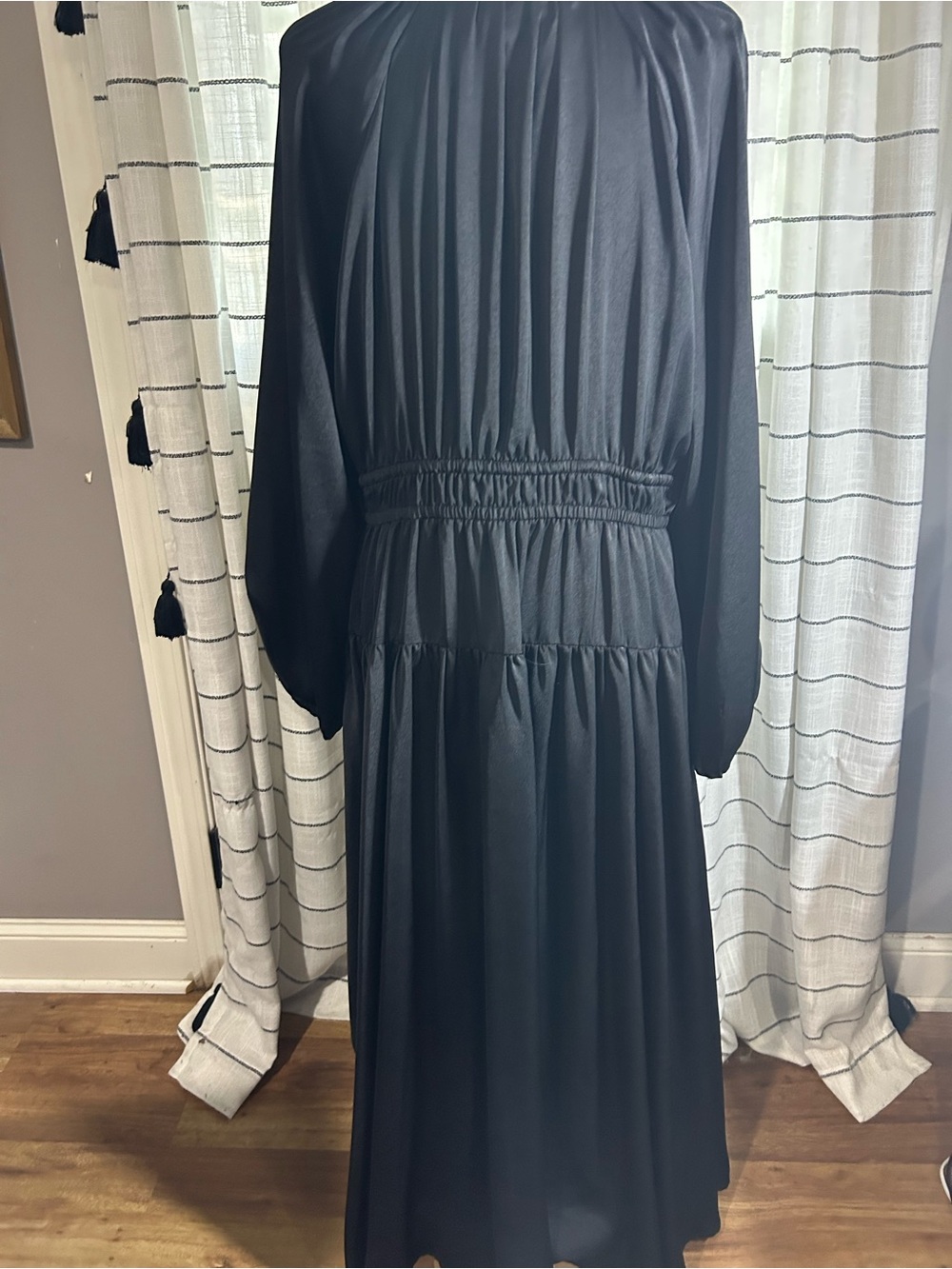 Wonderly Black Long-Sleeve Drawstring Waist Midi Dress - Picture 5 of 5